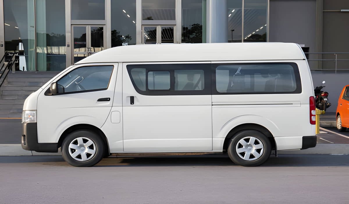 8 Reasons to Rent a Van for Large Group Travel